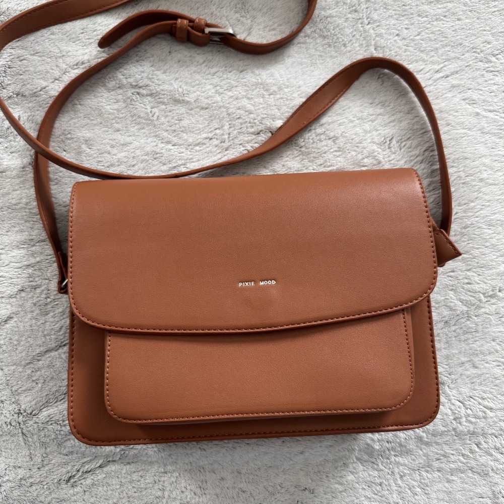 PIXIE‎ MOOD Honey Tan Vegan Leather Crossbody Bag with Adjustable Straps Medium